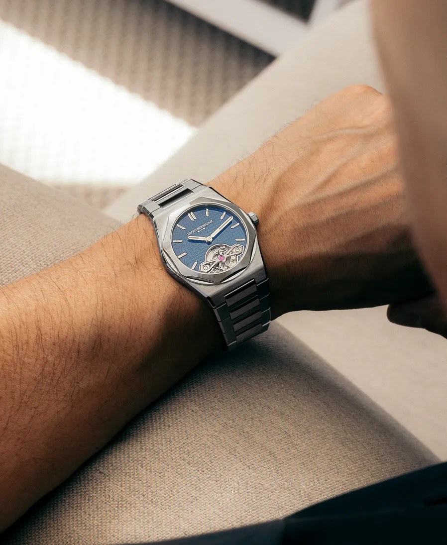 Girard-Perregaux Laureato Fifty Tourbillon with the 18k solid gold Clous de Paris dial variant