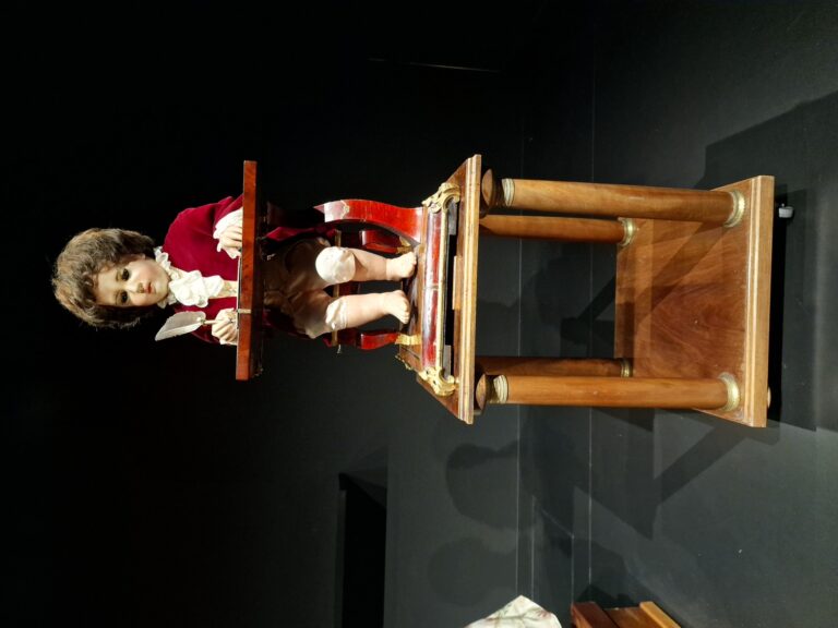 Jaquet Droz The Writer automaton, a 1770s android penning messages via programmable cams