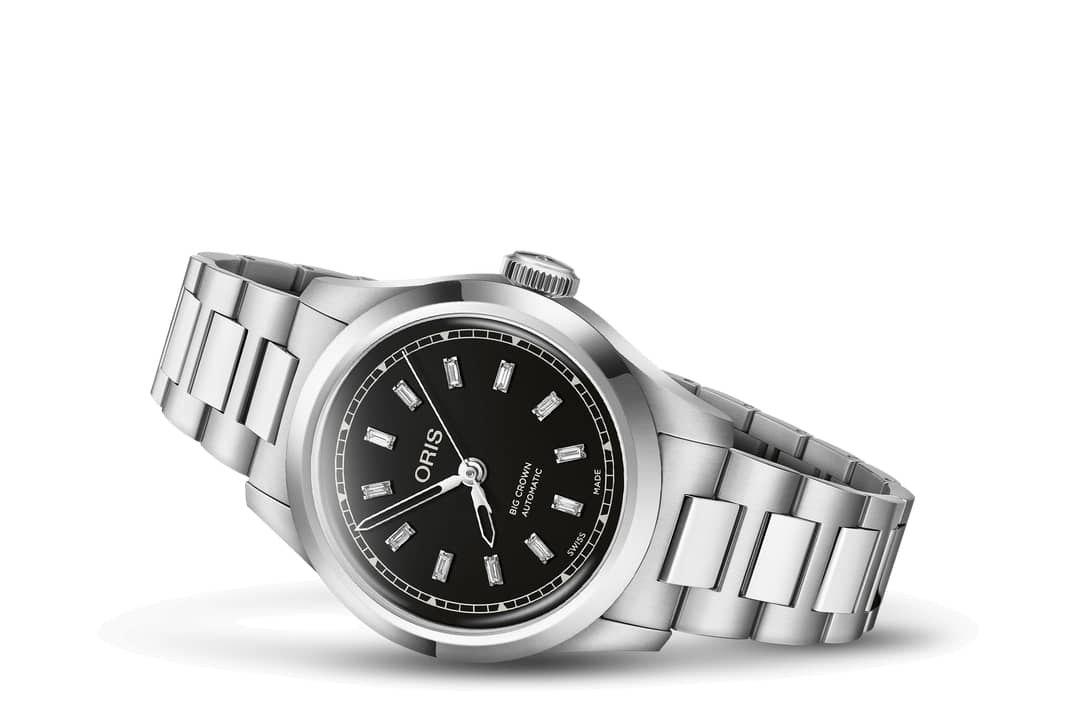 Oris Aquis Date with green dial on steel bracelet, Calibre 400 automatic