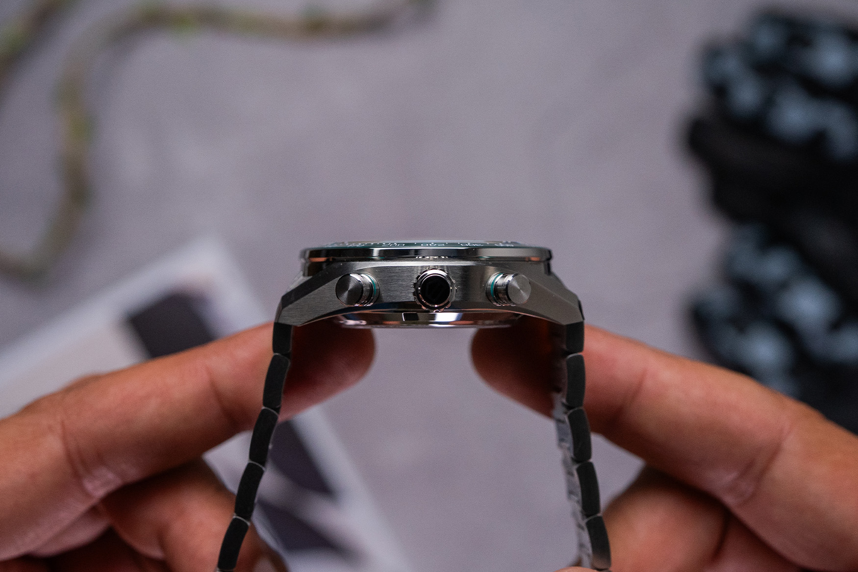 Redesigned H-shaped steel bracelet with easy-link tool-free micro-adjustment folding clasp