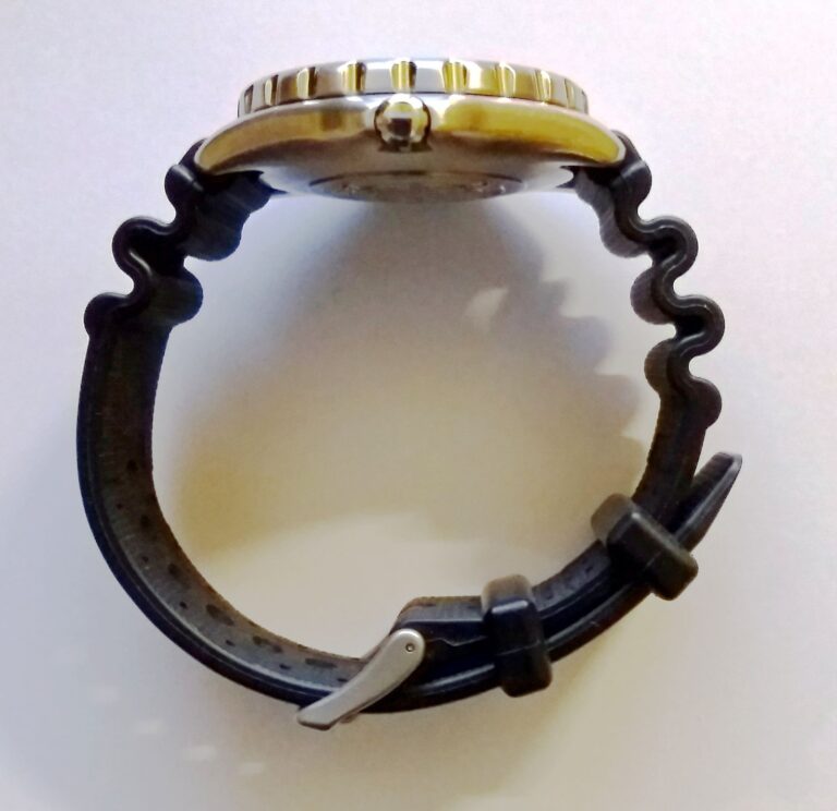 Rubber watch strap on a dive watch