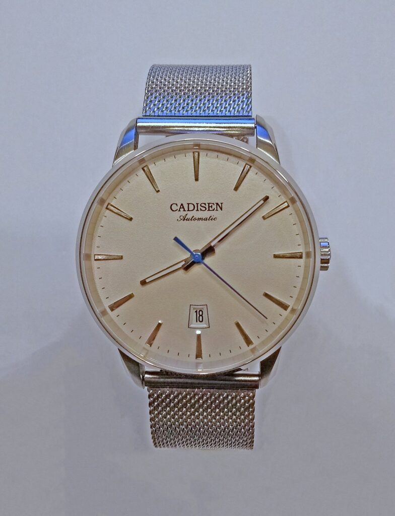 Steel bracelet on Cadisen automatic watch showing polished and brushed links